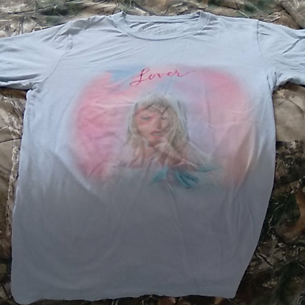 Taylor swift t-shirt